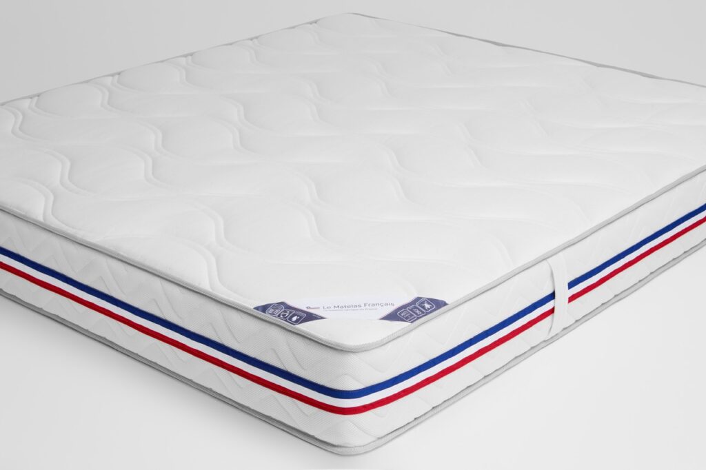 King Of Dreams - Lot de 2 Matelas 100x200 + Sommiers + pieds + Protège  Matelas Offerts Mousse Poli Lattex Indéformable - 23 cm - Ferme - Matelas -  Rue du Commerce